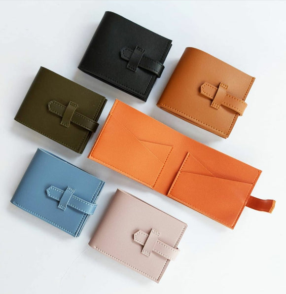 Outer Lock Criss-Cross Bifold Wallet